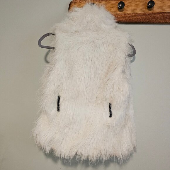 Women’s White Faux Fur Sleeveless Vest, Small/Medium - Picture 3 of 7